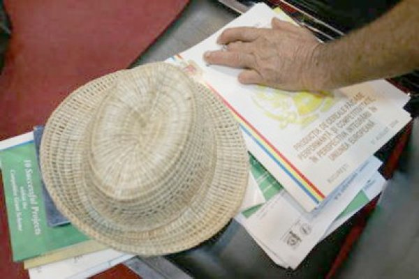 Rentierii agricoli, chemaţi să-şi vizeze carnetele